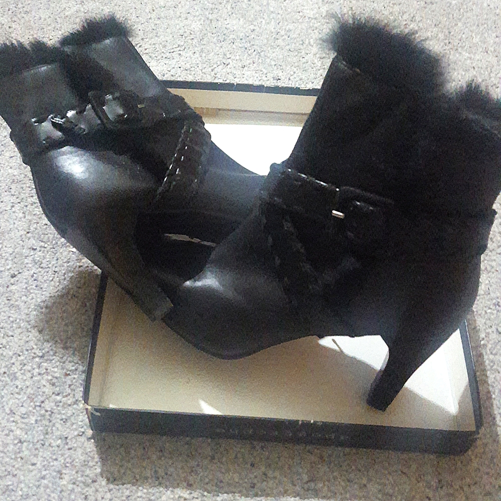 Apostrophe Flirty Sz 8.5 Black Leather Boot